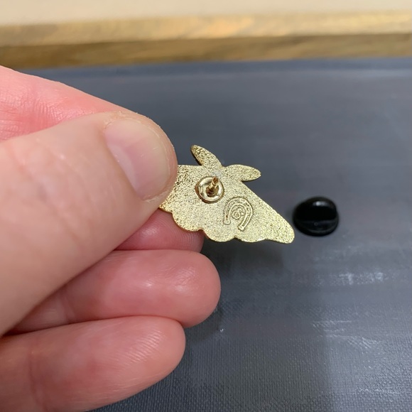 Eradura black moth pin pre-loved gold tone - Picture 7 of 9